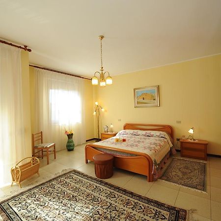 B&B Su Fassoi Santa Giusta Chambre photo