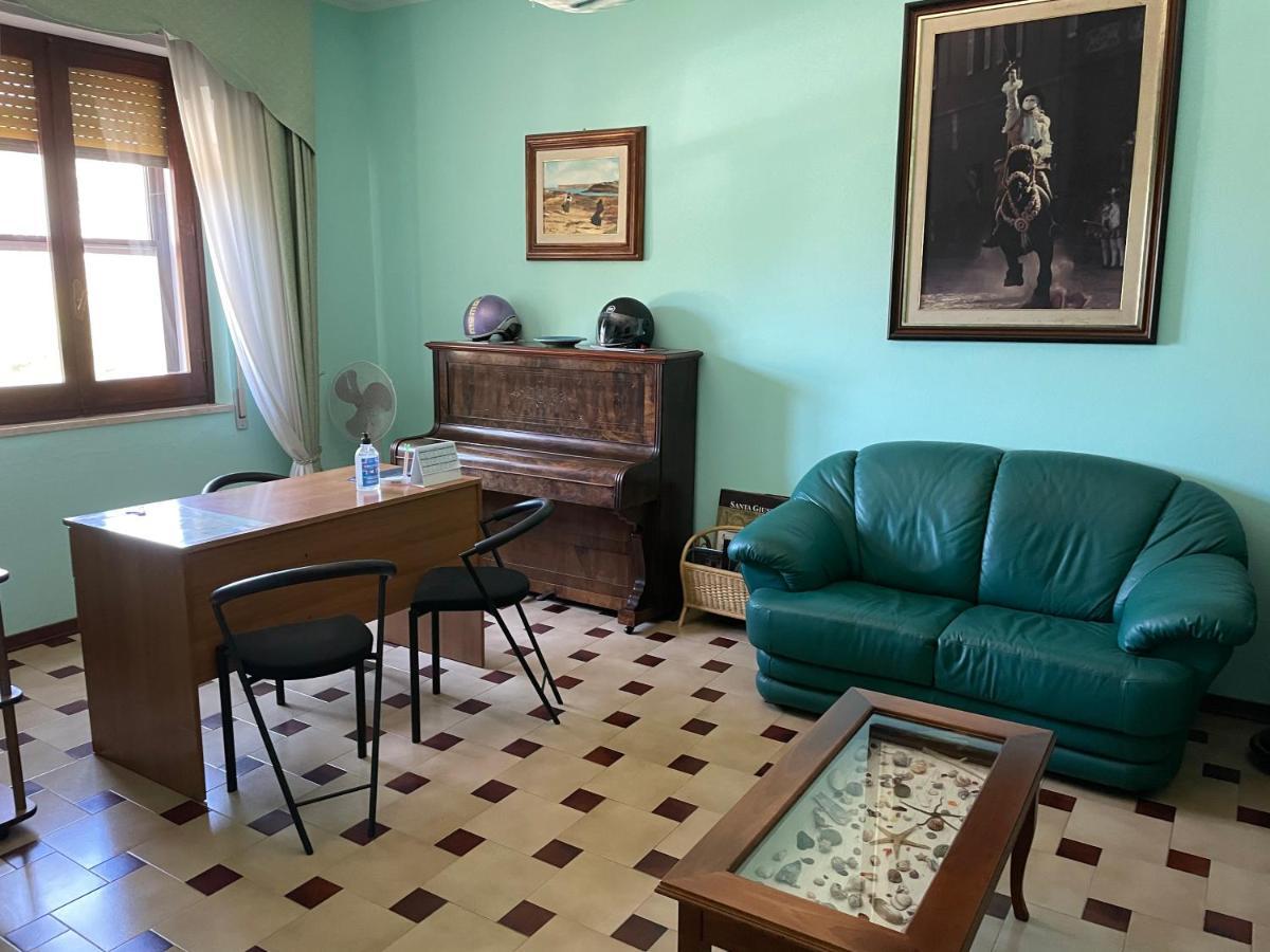 B&B Su Fassoi Santa Giusta Extérieur photo